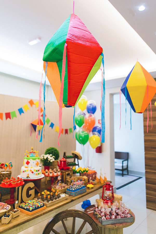 Decore sua festa junina com 80 ideias simples e criativas