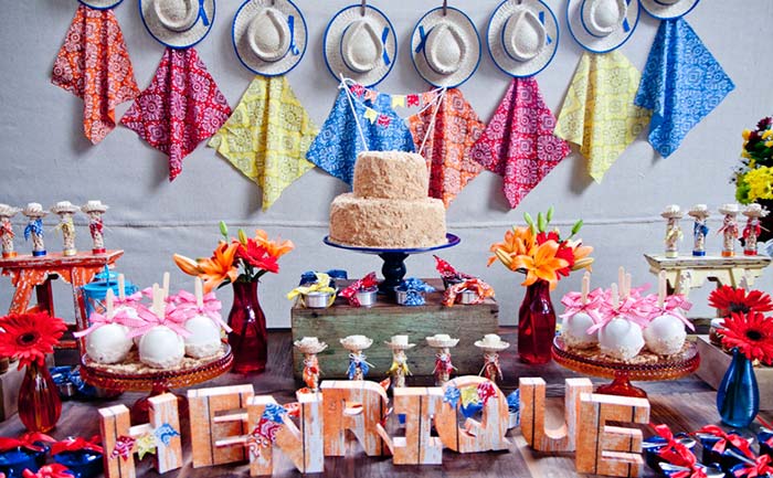 Decore sua festa junina com 80 ideias simples e criativas