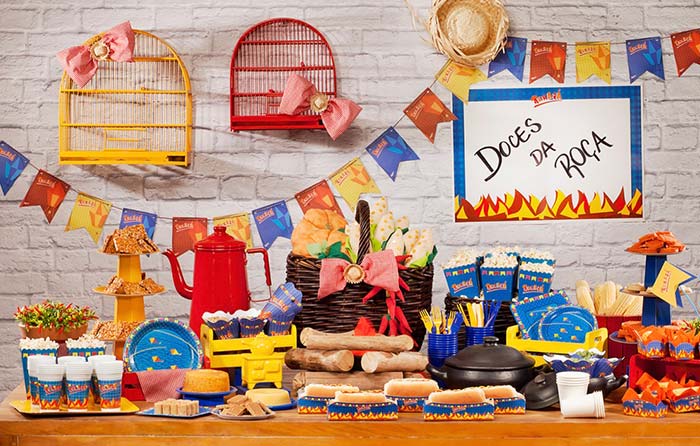 Decore sua festa junina com 80 ideias simples e criativas