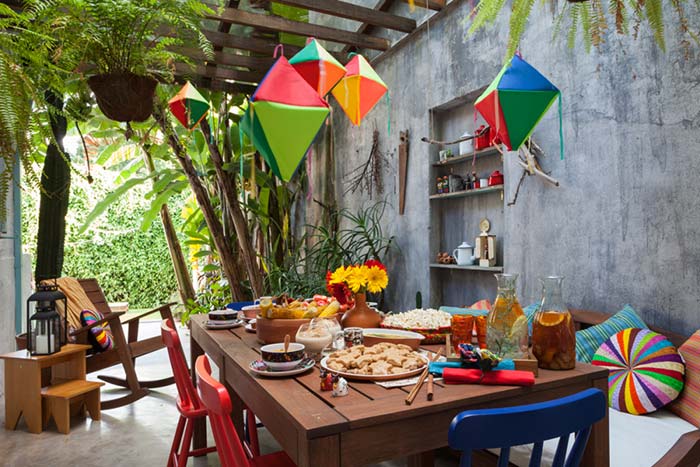 Decore sua festa junina com 80 ideias simples e criativas