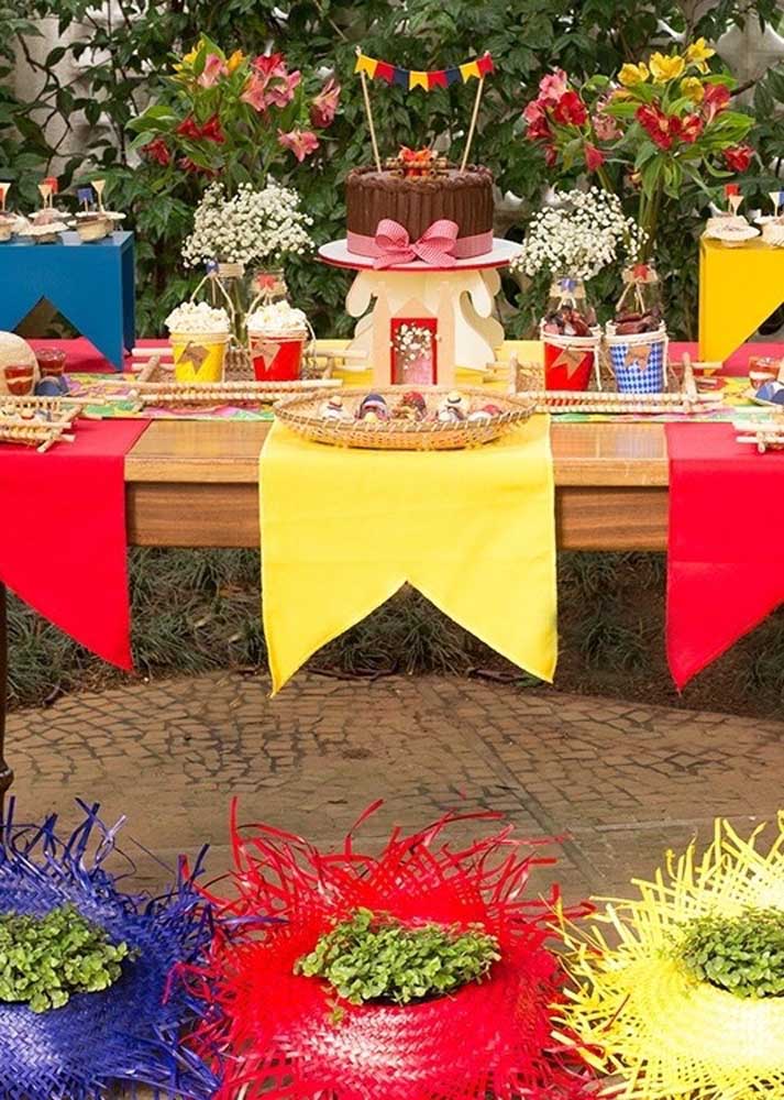 Decore sua festa junina com 80 ideias simples e criativas