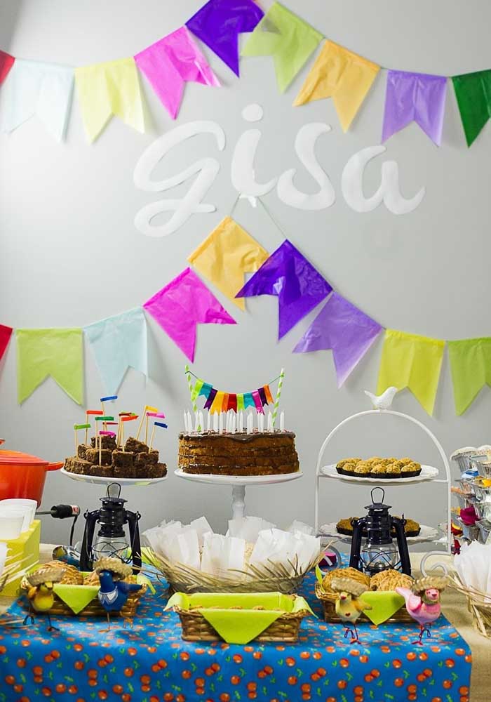 Decore sua festa junina com 80 ideias simples e criativas