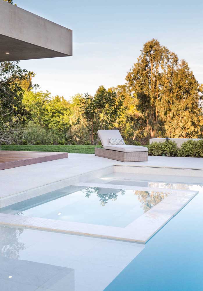 Pisos de piscina: as melhores opções para decorar com estilo