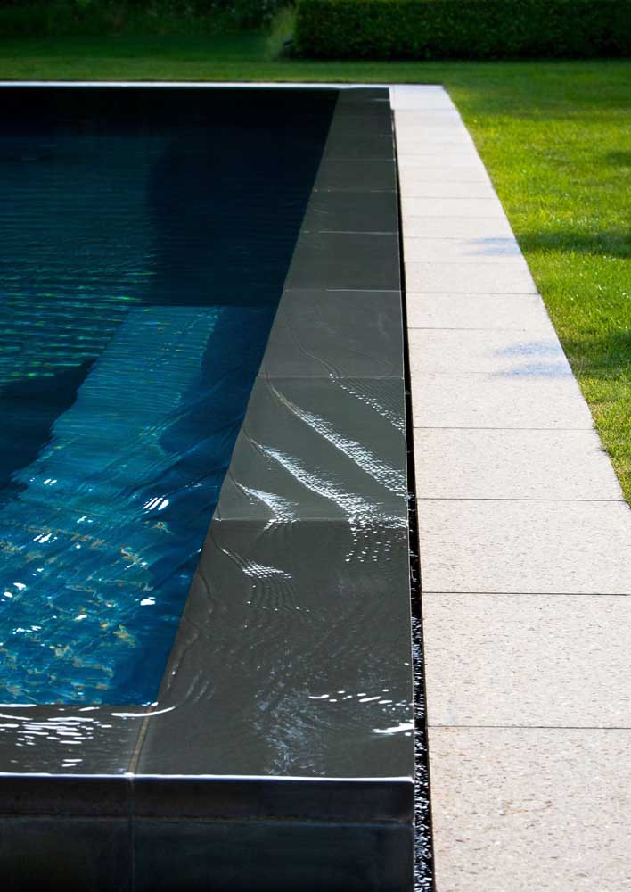 Pisos de piscina: as melhores opções para decorar com estilo