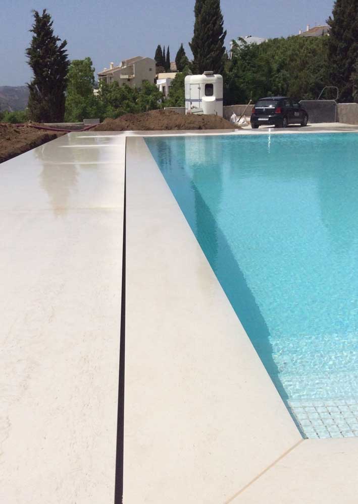 Pisos de piscina: as melhores opções para decorar com estilo