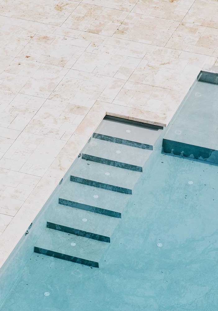 Pisos de piscina: as melhores opções para decorar com estilo