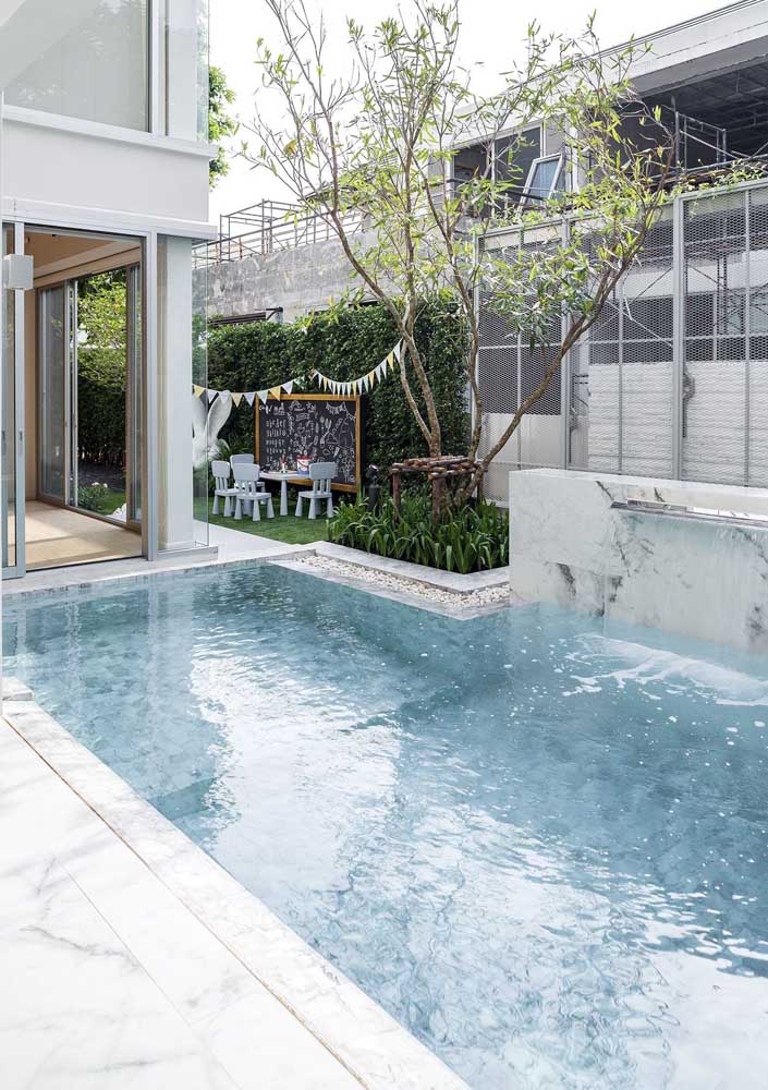 Pisos de piscina: as melhores opções para decorar com estilo