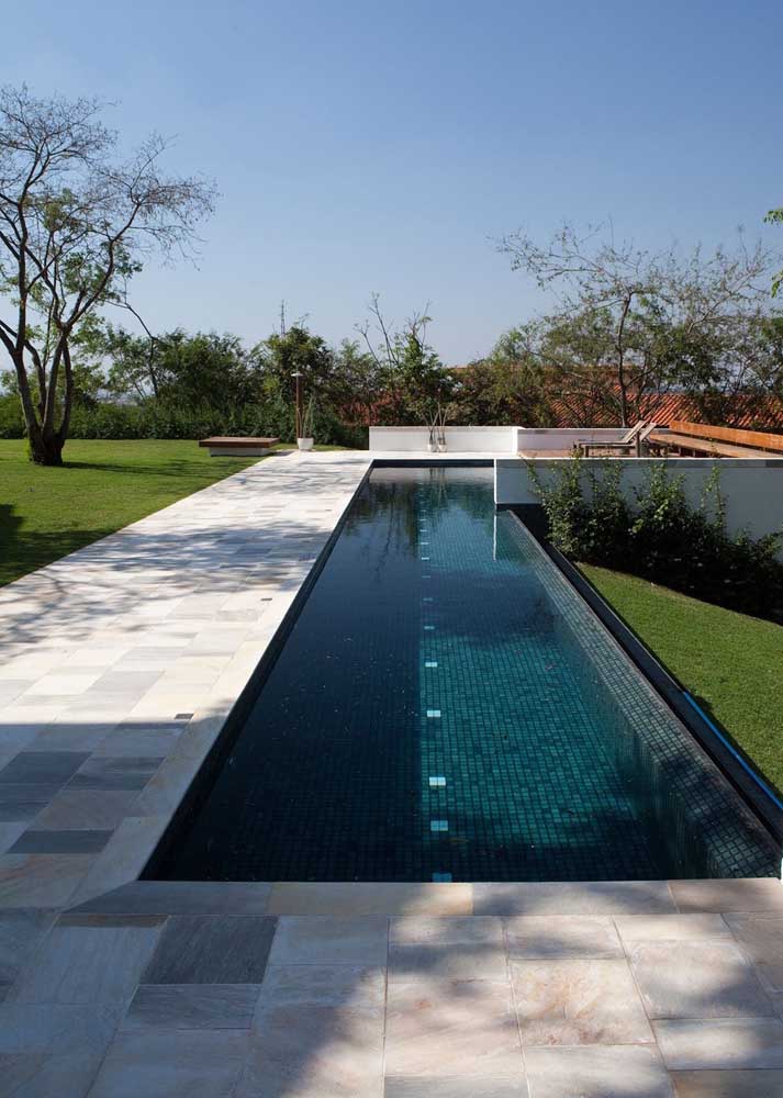 Pisos de piscina: as melhores opções para decorar com estilo