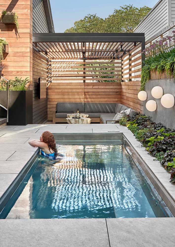 Pisos de piscina: as melhores opções para decorar com estilo