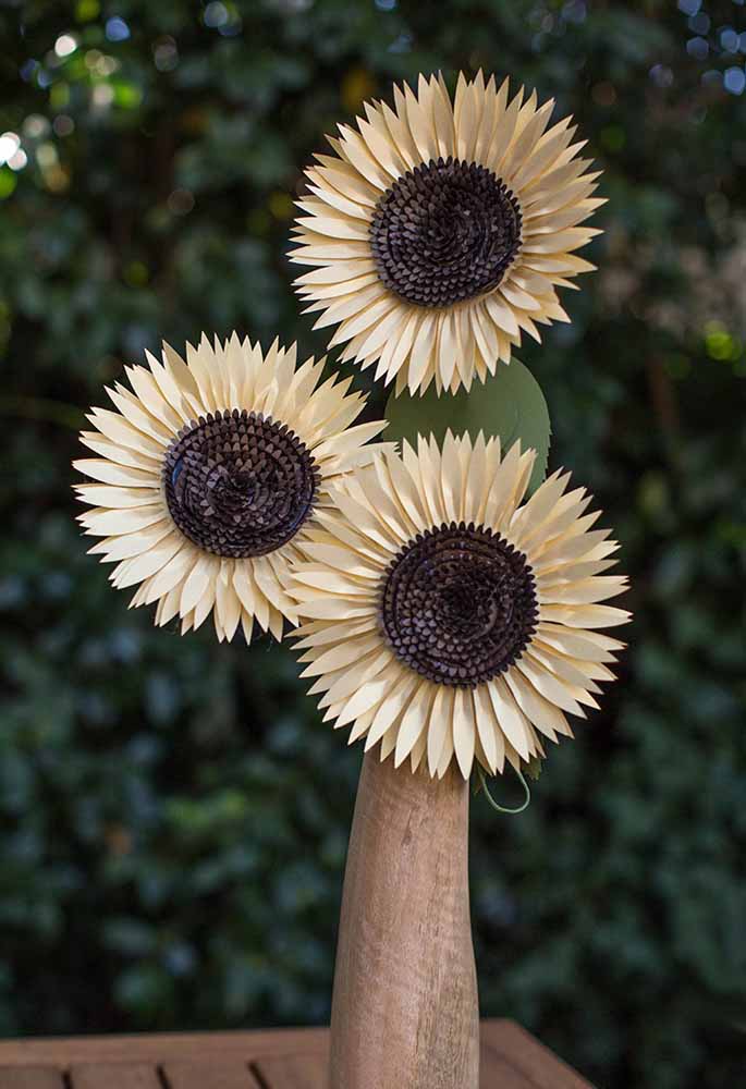 Flores de papel delicadas: aprenda o passo a passo com dicas para criar lindos buquês handmade