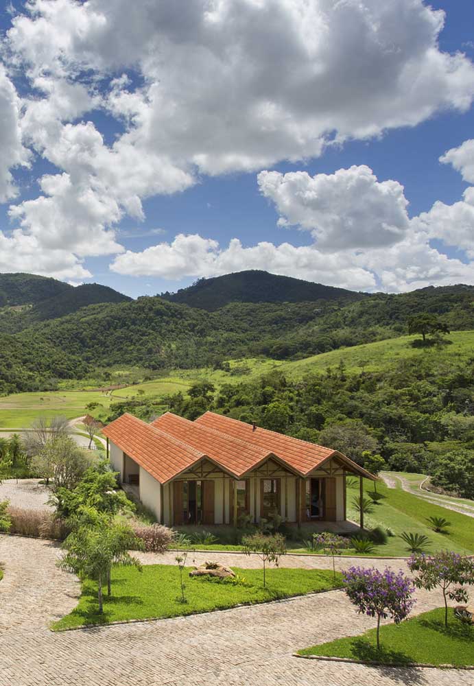 Telhados coloniais: beleza clássica, durabilidade e charme para sua casa