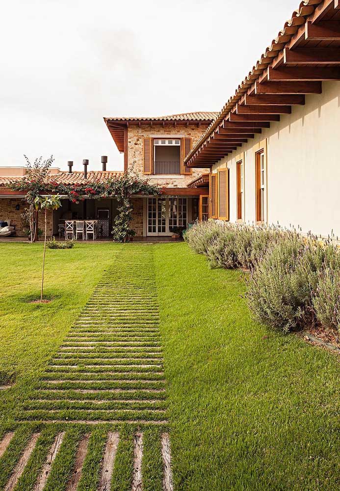 Telhados coloniais: beleza clássica, durabilidade e charme para sua casa