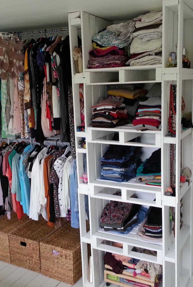 60 ideias criativas para guarda-roupas de paletes reciclados