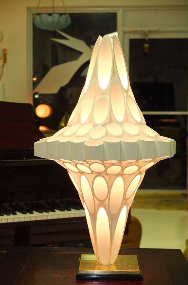 Artesanato Criativo: Transforme Tubos de PVC em Luminárias Decorativas Fáceis com nossos Tutorais Passo a Passo