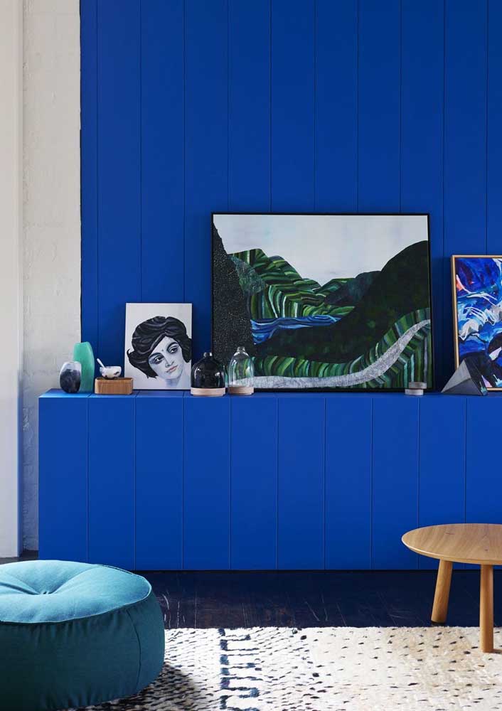 Descubra os segredos por trás do azul real e como usá-lo com estilo na decoração de interiores