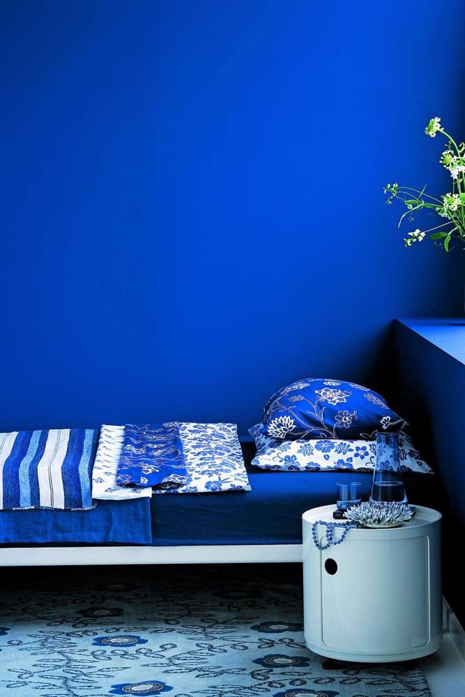 Descubra os segredos por trás do azul real e como usá-lo com estilo na decoração de interiores